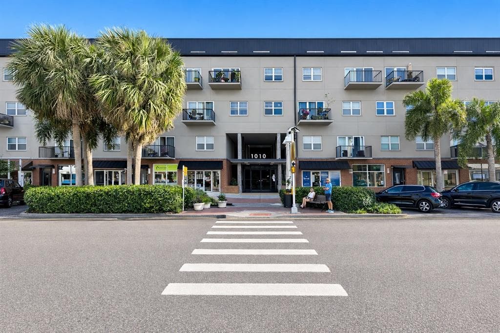 1010 CENTRAL AVENUE UNIT 218 ST PETERSBURG, FL 33705