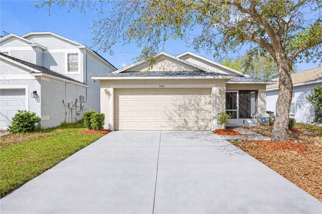 7924 CARRIAGE POINTE DRIVE GIBSONTON, FL 33534