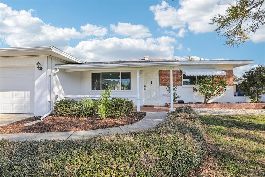 10569 LAKE VISTA DRIVE