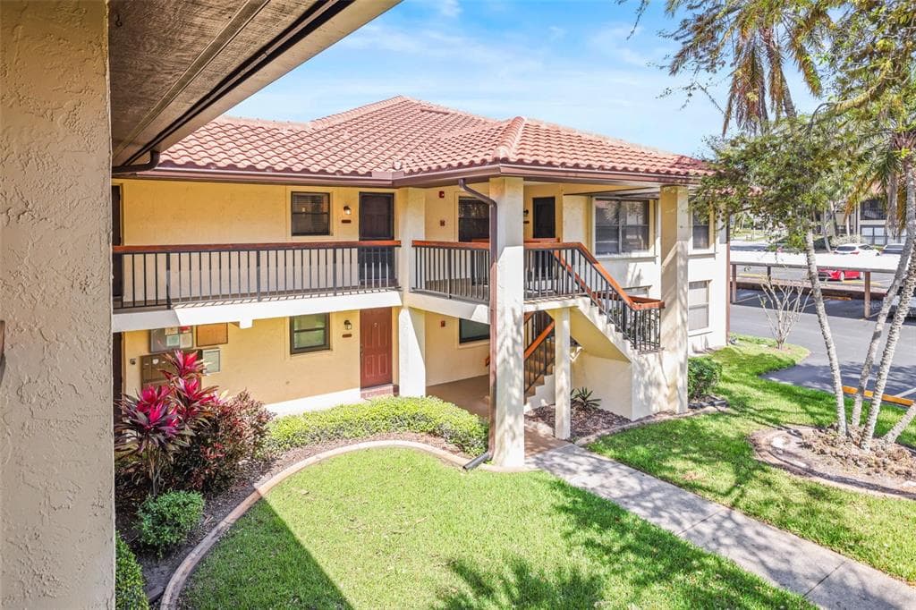 2113 HAMMOCK PINE BOULEVARD UNIT 2113 CLEARWATER, FL 33761