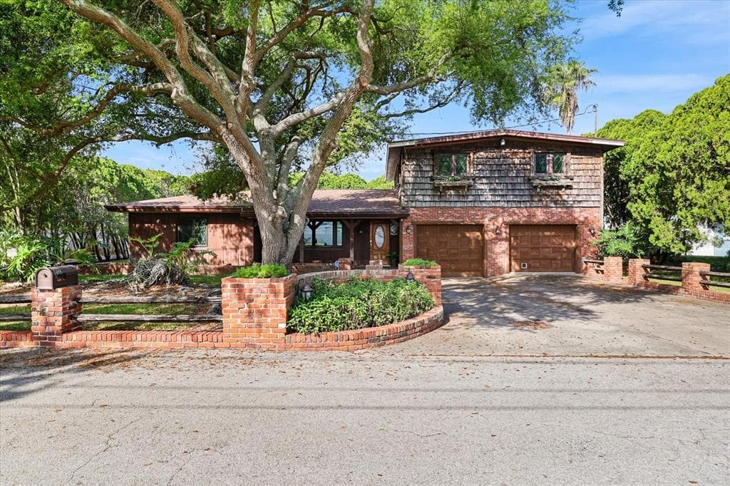 1488 LACONIA DRIVE E CLEARWATER, FL 33764