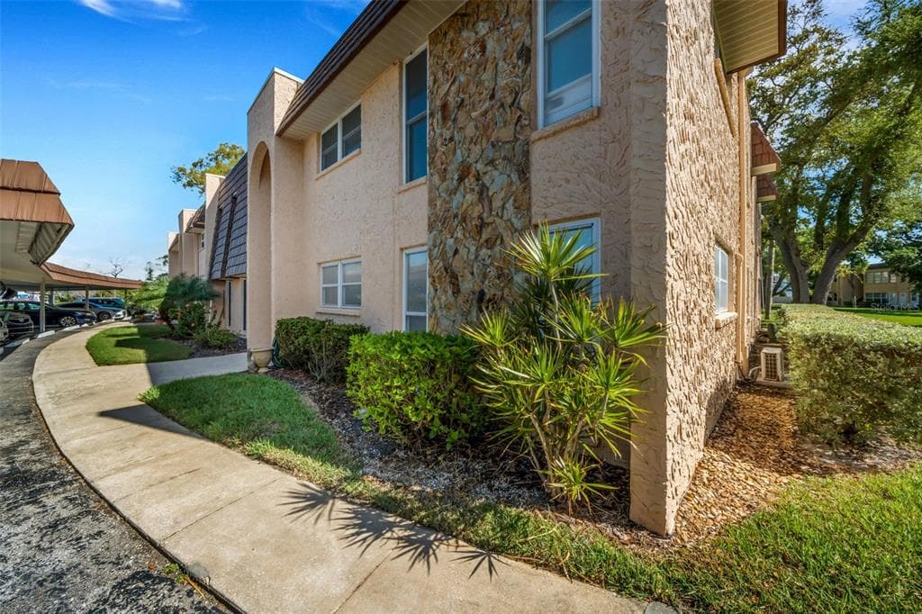 203 ASPEN CIRCLE UNIT 203 SEMINOLE, FL 33777