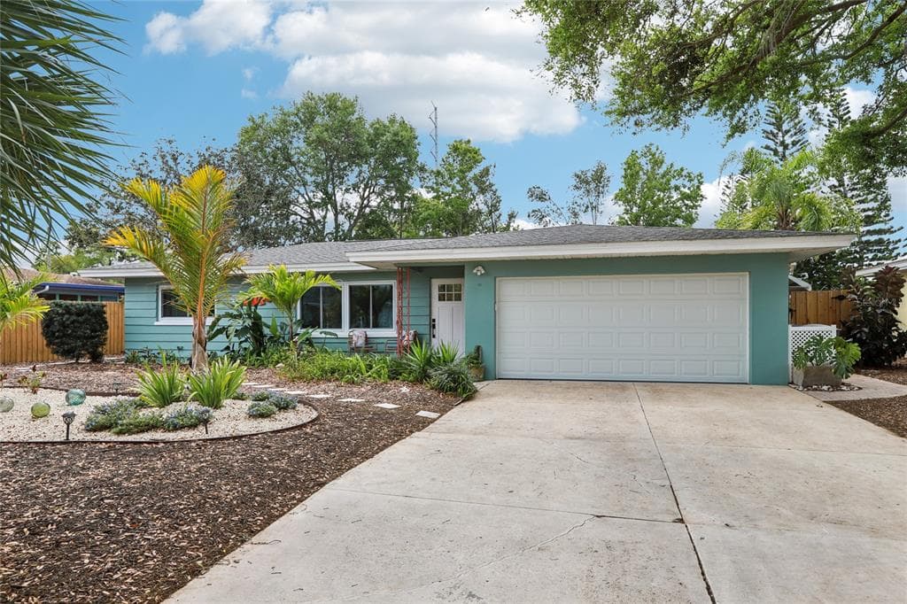 797 LAKESIDE DRIVE DUNEDIN, FL 34698