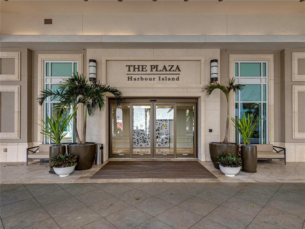 450 KNIGHTS RUN AVENUE UNIT 902 TAMPA, FL 33602