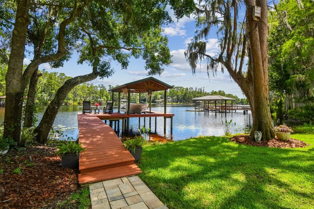 16205 SENTRY WOOD COURT