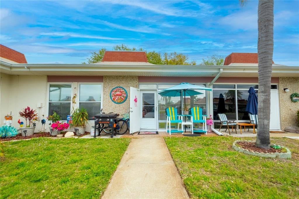 4375 TAHITIAN GARDENS CIRCLE UNIT B HOLIDAY, FL 34691