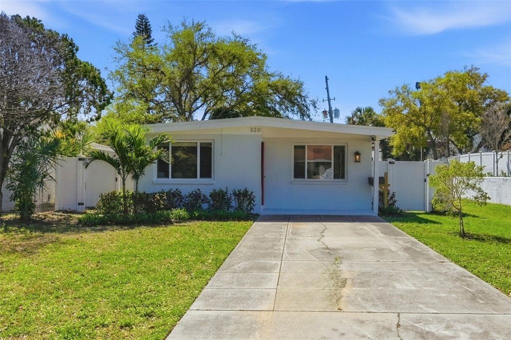 320 93RD AVENUE N ST PETERSBURG, FL 33702