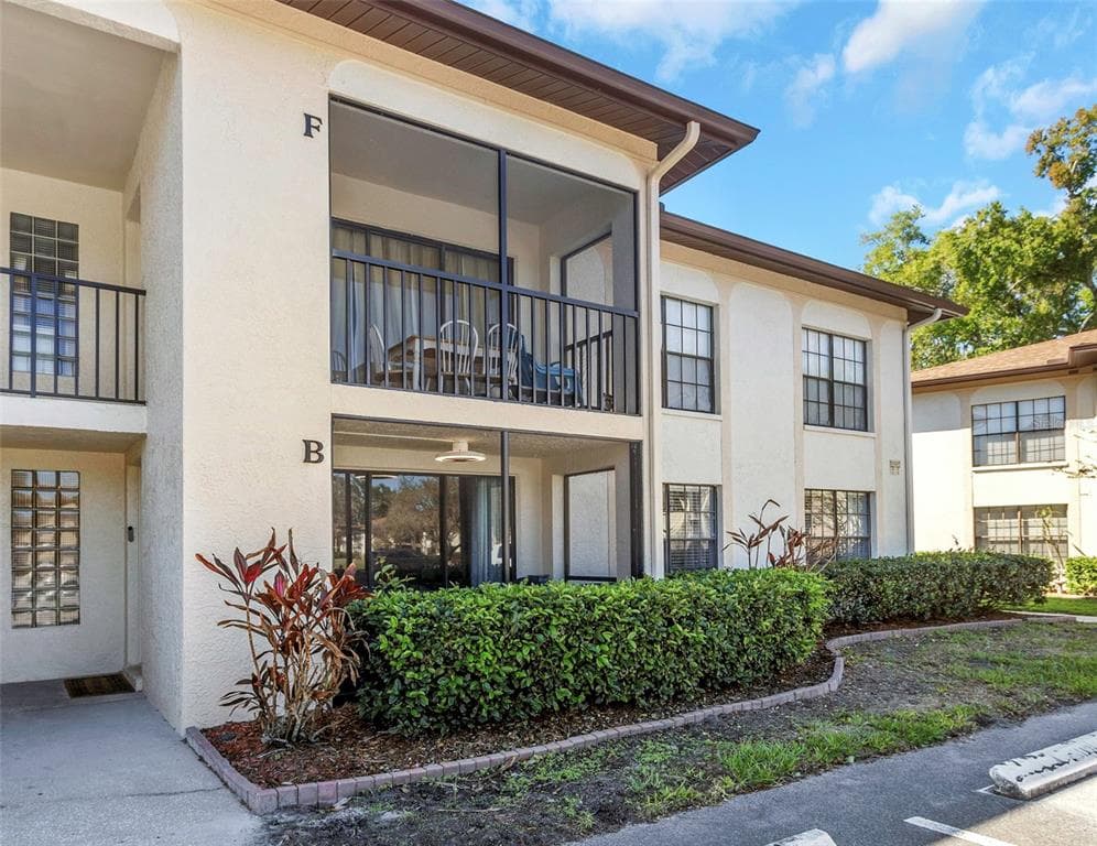 3323 CRYSTAL COURT E UNIT B