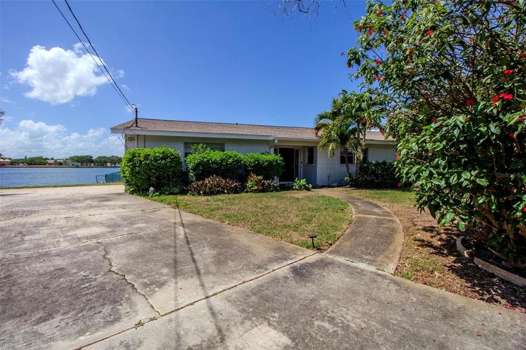 3900 14TH LANE NE ST PETERSBURG, FL 33703