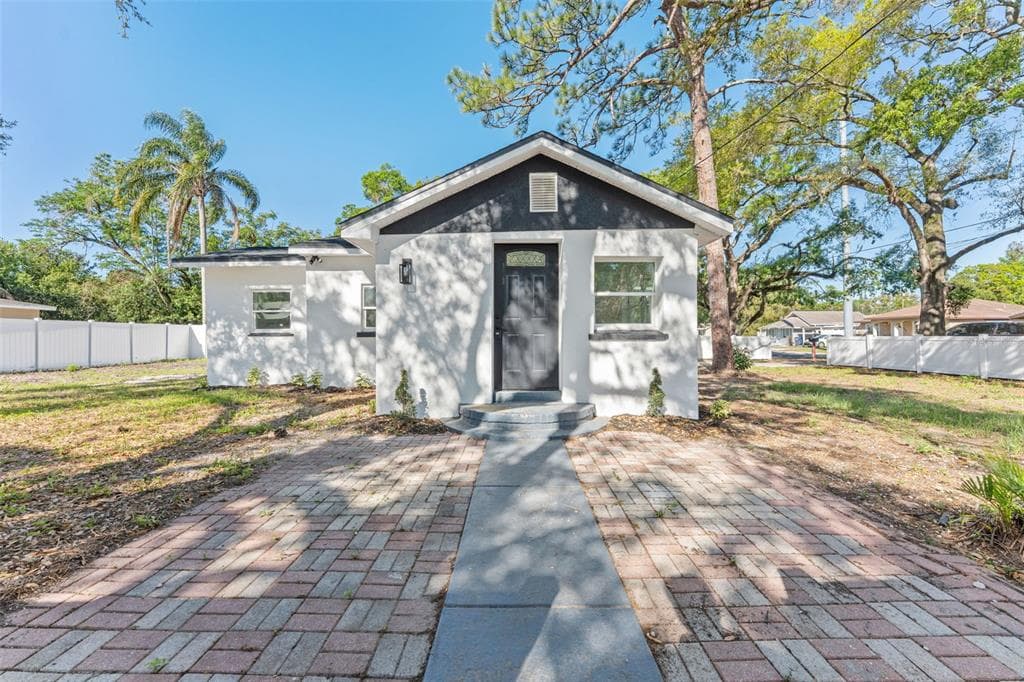 10124 N HYACINTH AVENUE TAMPA, FL 33612