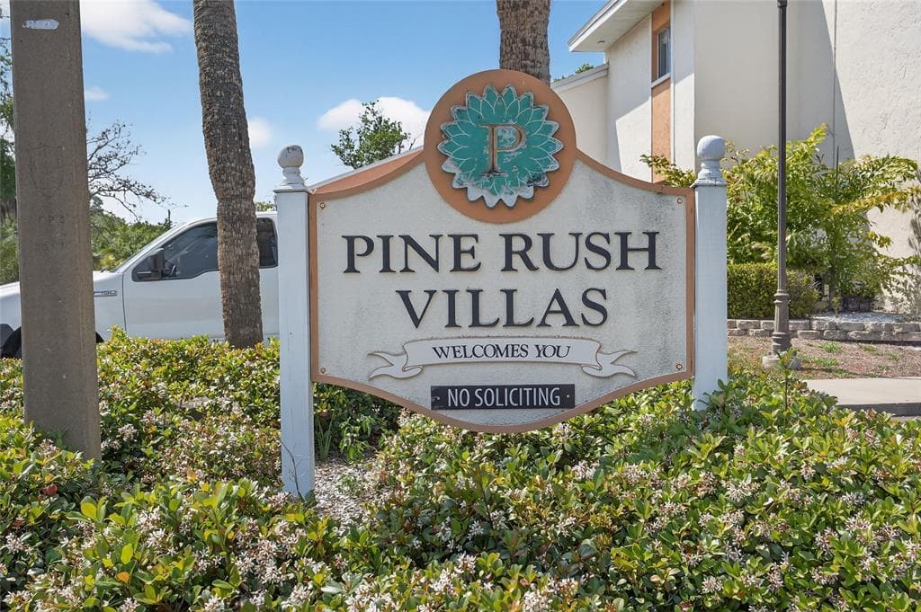 657 99TH AVENUE N UNIT 202 ST PETERSBURG, FL 33702
