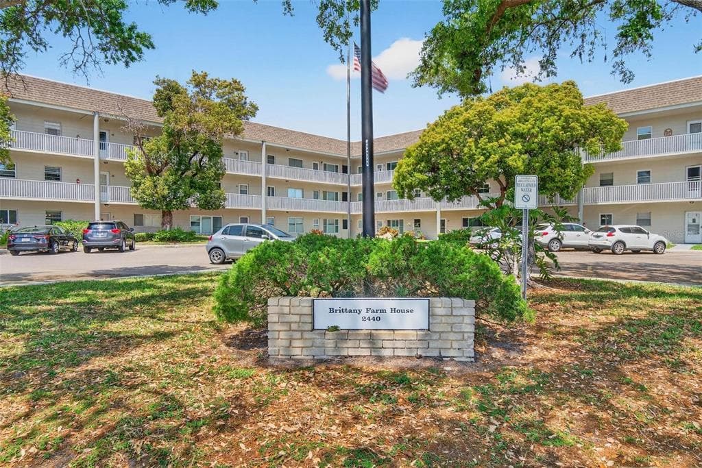 2440 WORLD PARKWAY BOULEVARD UNIT 6 CLEARWATER, FL 33763