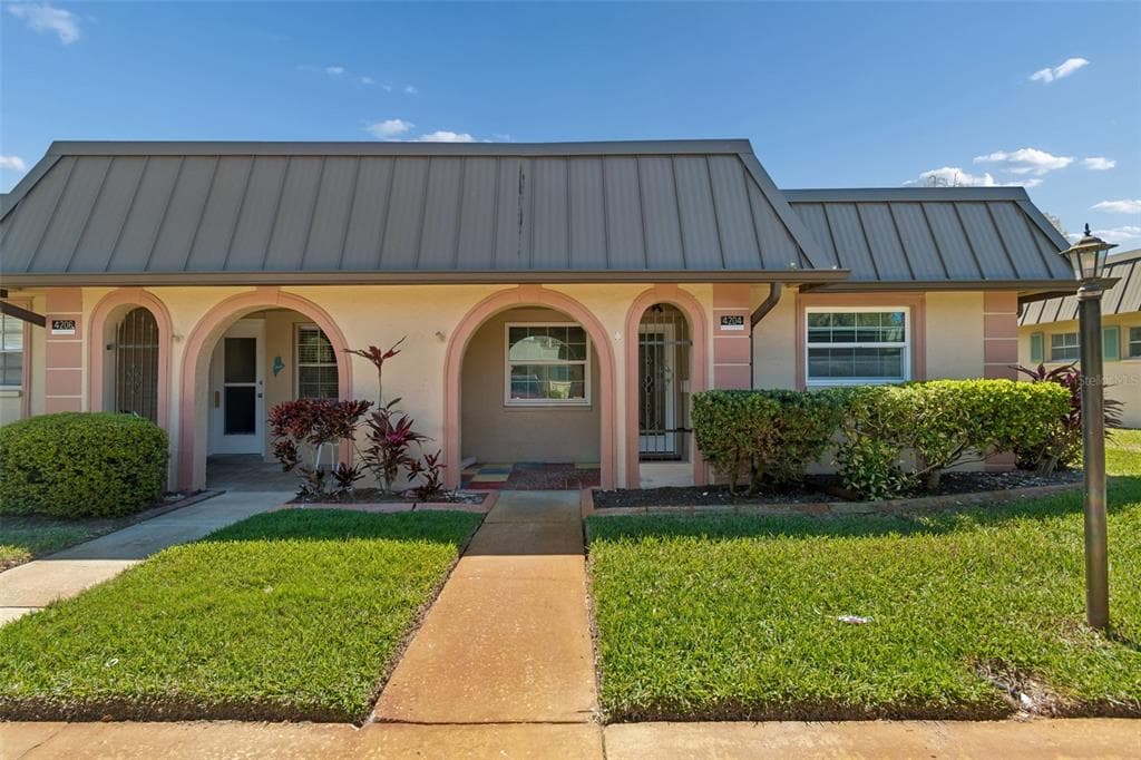4204 STRATFORD DRIVE UNIT 4204 NEW PORT RICHEY, FL 34652