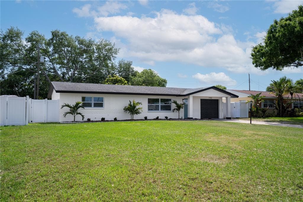 11932 85TH TERRACE SEMINOLE, FL 33772