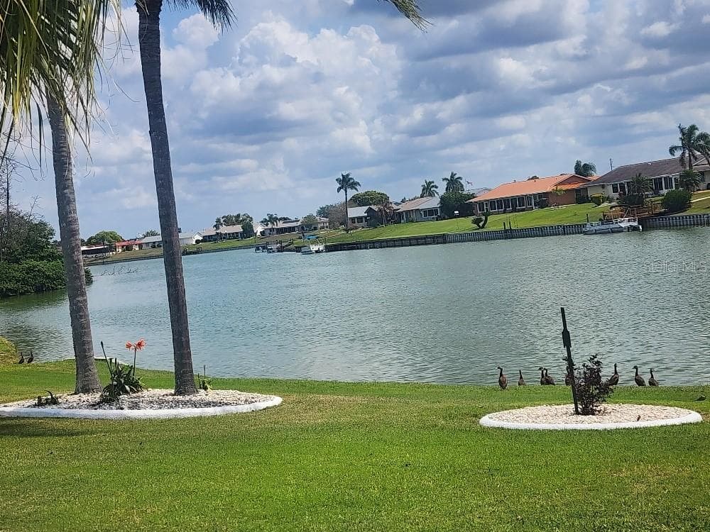 1405 JACOBSON CIRCLE SUN CITY CENTER, FL 33573