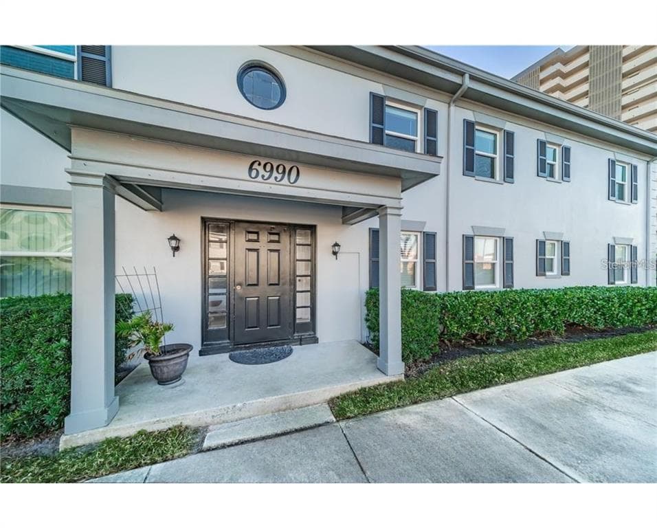 6990 PLACE DE LA PAIX UNIT 2B SOUTH PASADENA, FL 33707
