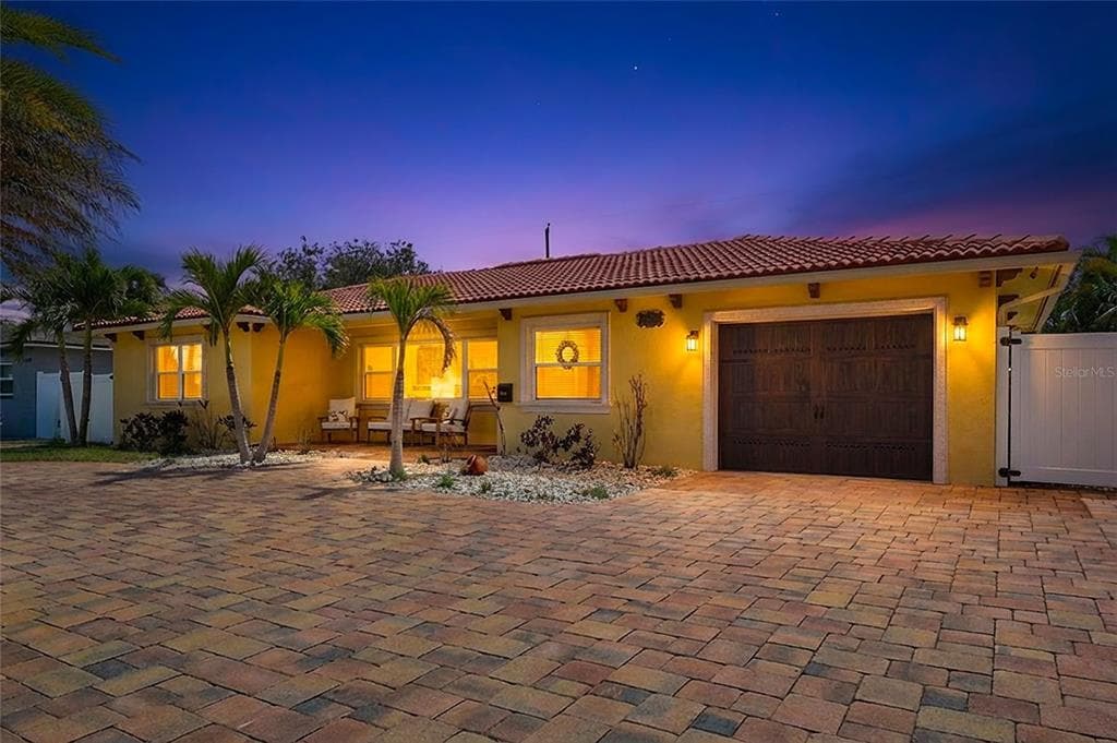 3890 BENSON AVENUE N ST PETERSBURG, FL 33713