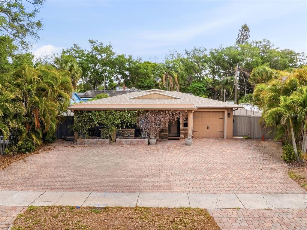 2121 PARK STREET N ST PETERSBURG, FL 33710
