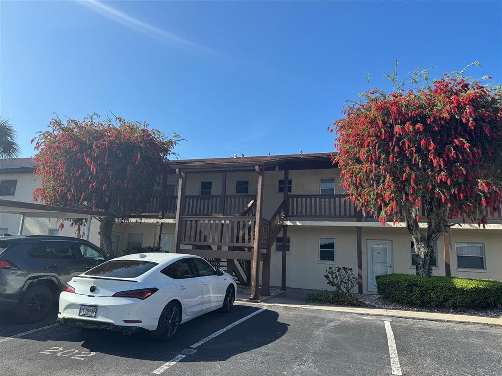 4956 HARBOR VILLA LANE UNIT 102 NEW PORT RICHEY, FL 34652