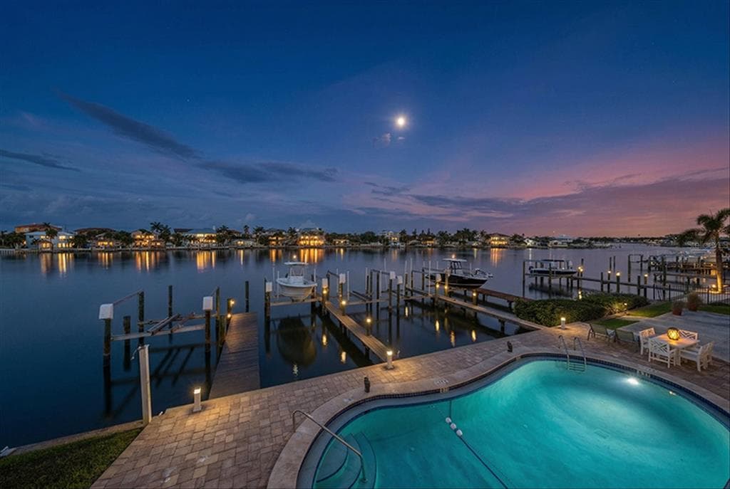 2515 BAY BOULEVARD UNIT B INDIAN ROCKS BEACH, FL 33785