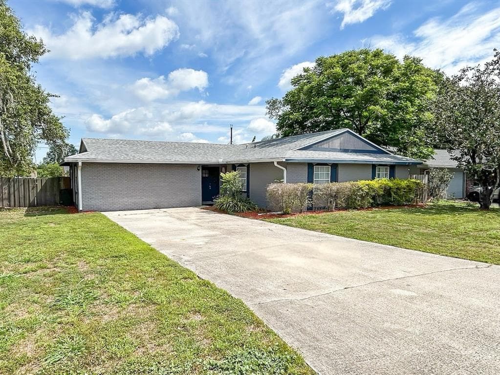 2802 CHRISTIE LANE
