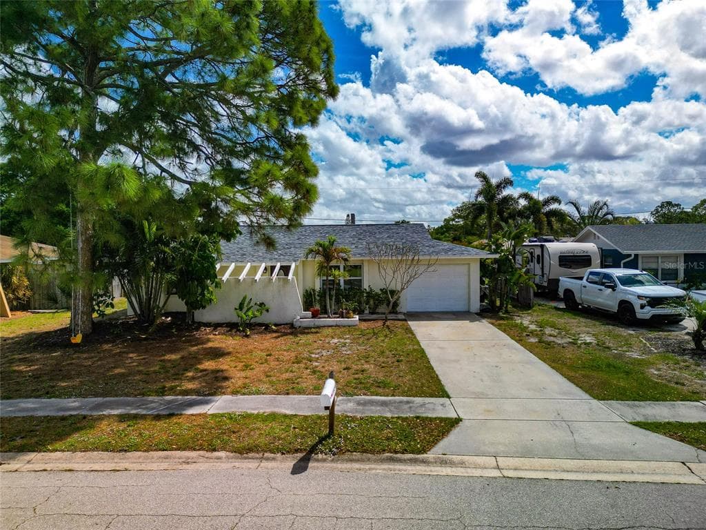 2529 GOLDEN POINCIANA PLACE SARASOTA, FL 34232