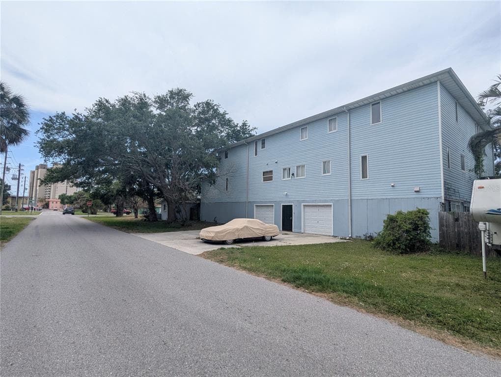 7001 & 7011 HIBISCUS AVENUE S