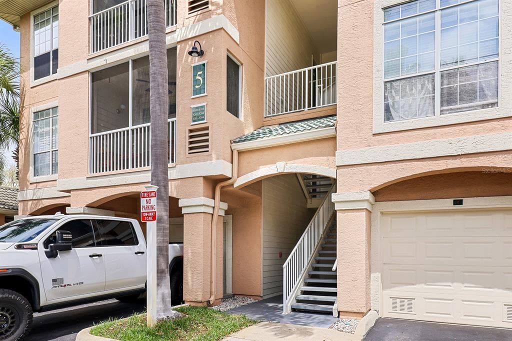 5302 BAY CLUB CIRCLE TAMPA, FL 33607