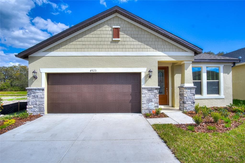 4923 ROLLING GREEN DRIVE WESLEY CHAPEL, FL 33543