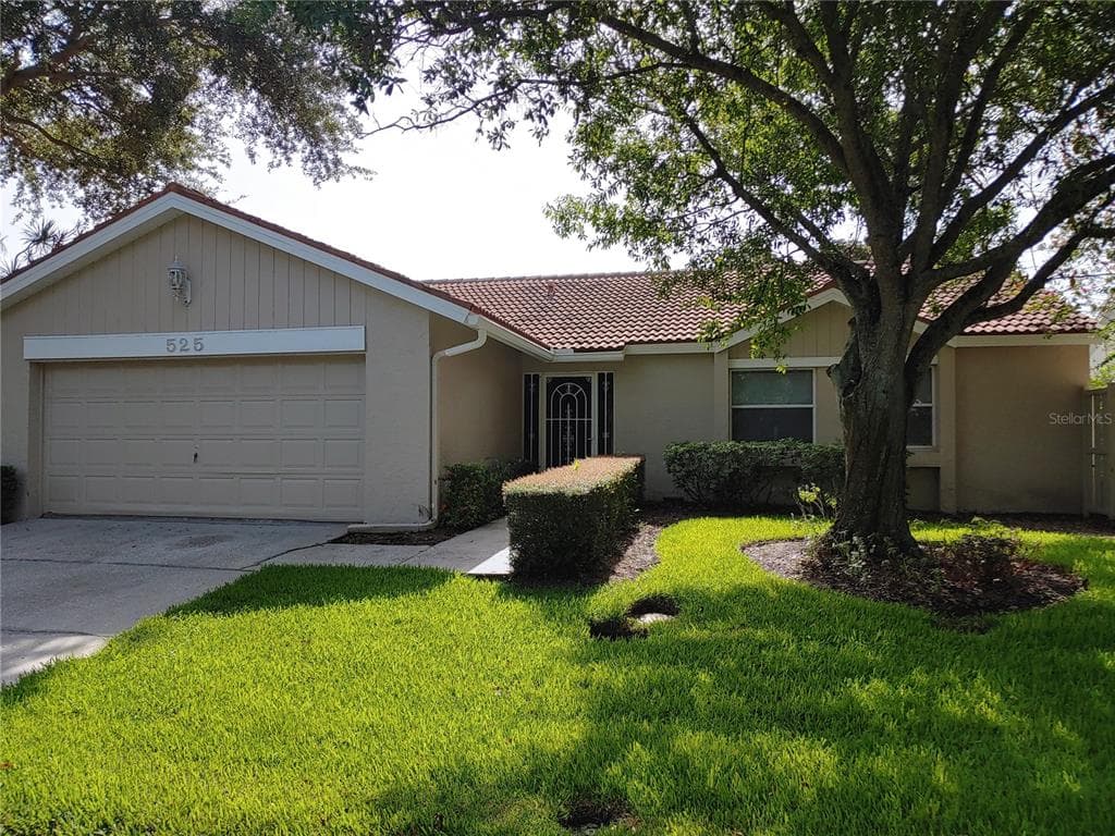 525 MORENO CIRCLE NE ST PETERSBURG, FL 33703