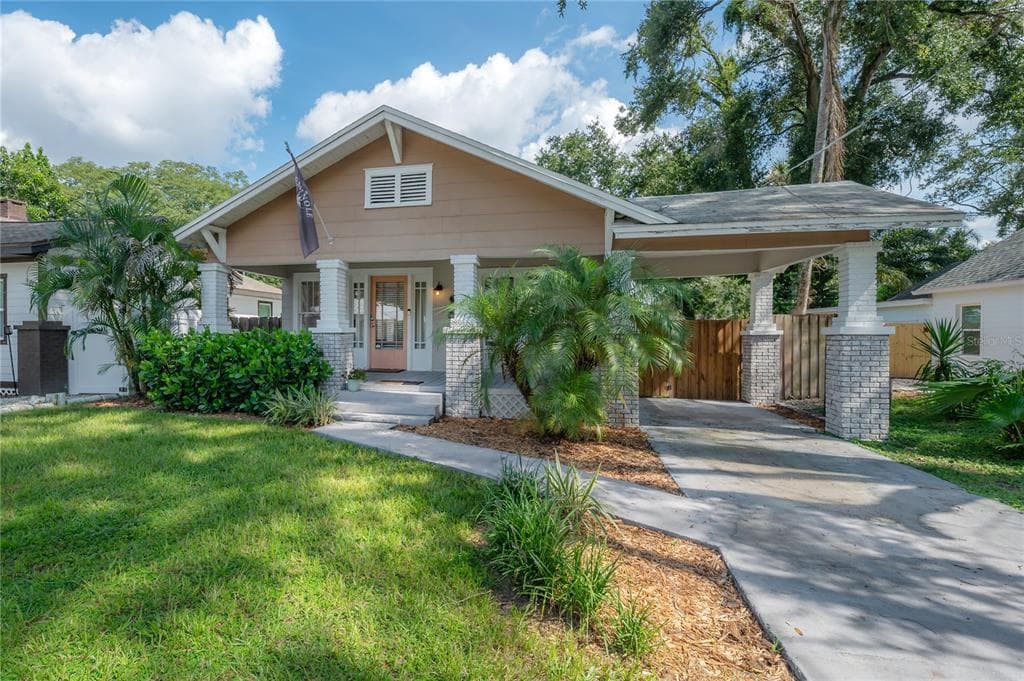 207 W HIAWATHA STREET TAMPA, FL 33604