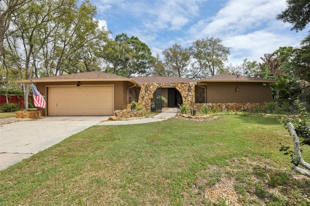 366 LEAFY WAY AVE SPRING HILL, FL 34606