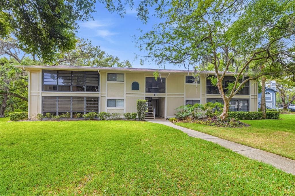 6015 LAKETREE LANE UNIT B TEMPLE TERRACE, FL 33617