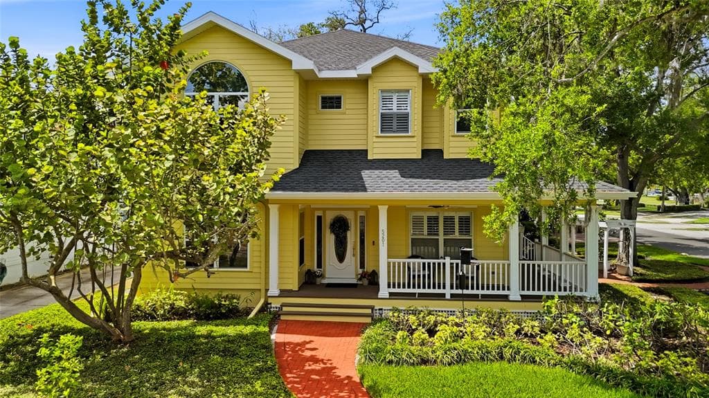 5201 S JULES VERNE COURT TAMPA, FL 33611