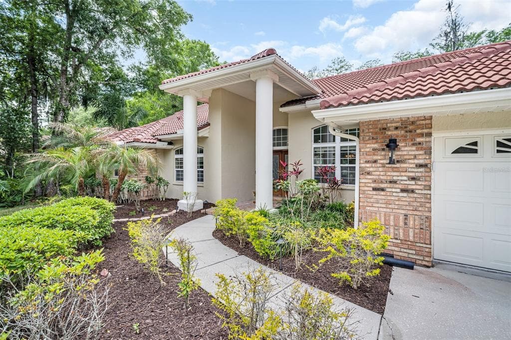 1404 EAST LAKE WOODLANDS PARKWAY