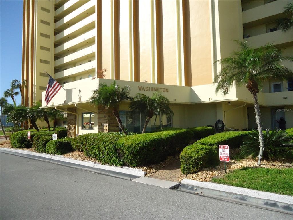 4550 COVE CIRCLE UNIT 405 ST PETERSBURG, FL 33708