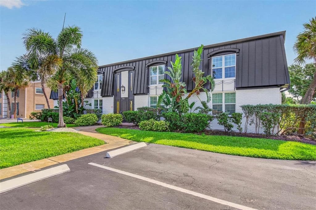 1065 EDEN ISLE BOULEVARD NE UNIT 1 ST PETERSBURG, FL 33704