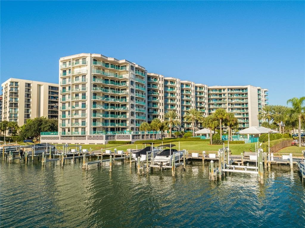670 ISLAND WAY UNIT 501 CLEARWATER BEACH, FL 33767