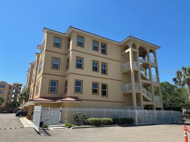606 WELLS COURT UNIT 302 CLEARWATER, FL 33756
