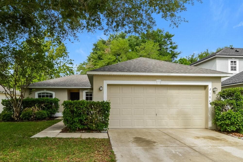 2104 AITKIN LOOP LEESBURG, FL 34748