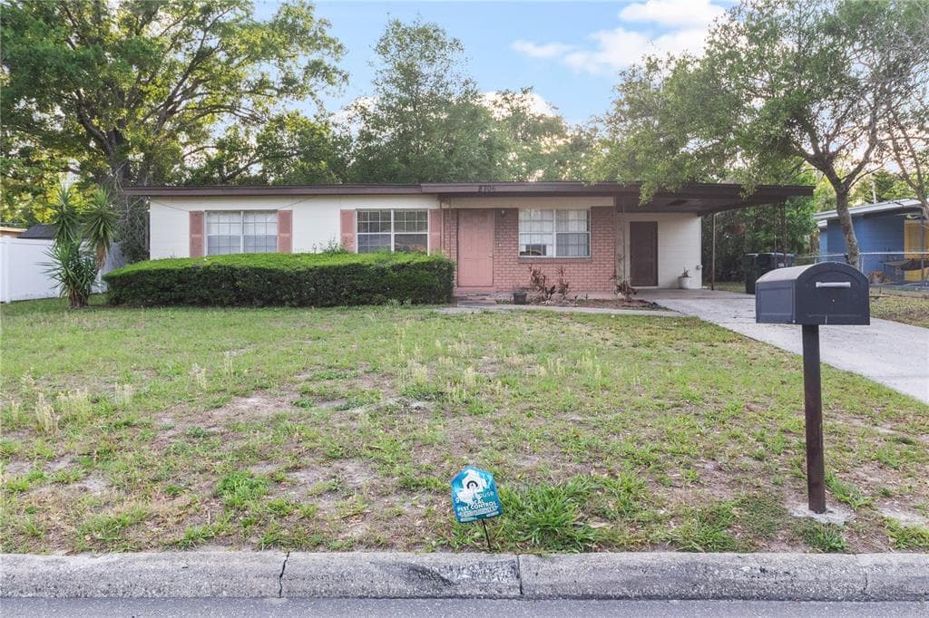 8706 EDNAM PLACE TAMPA, FL 33604