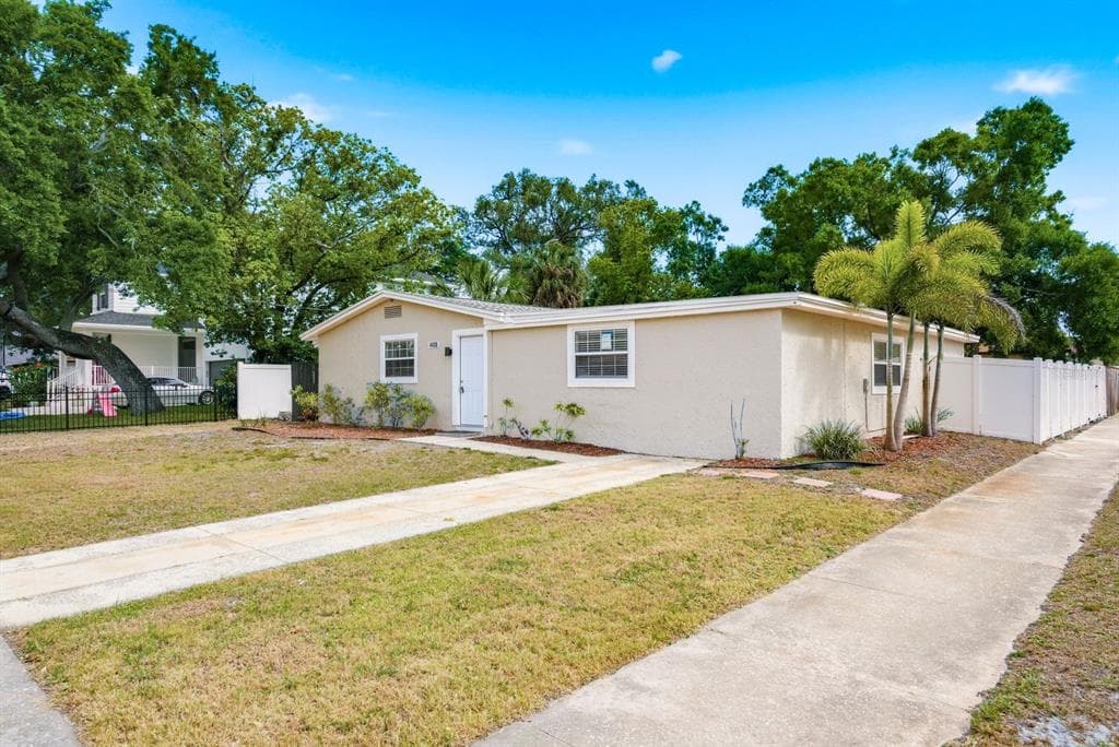 4438 W WYOMING AVENUE TAMPA, FL 33616