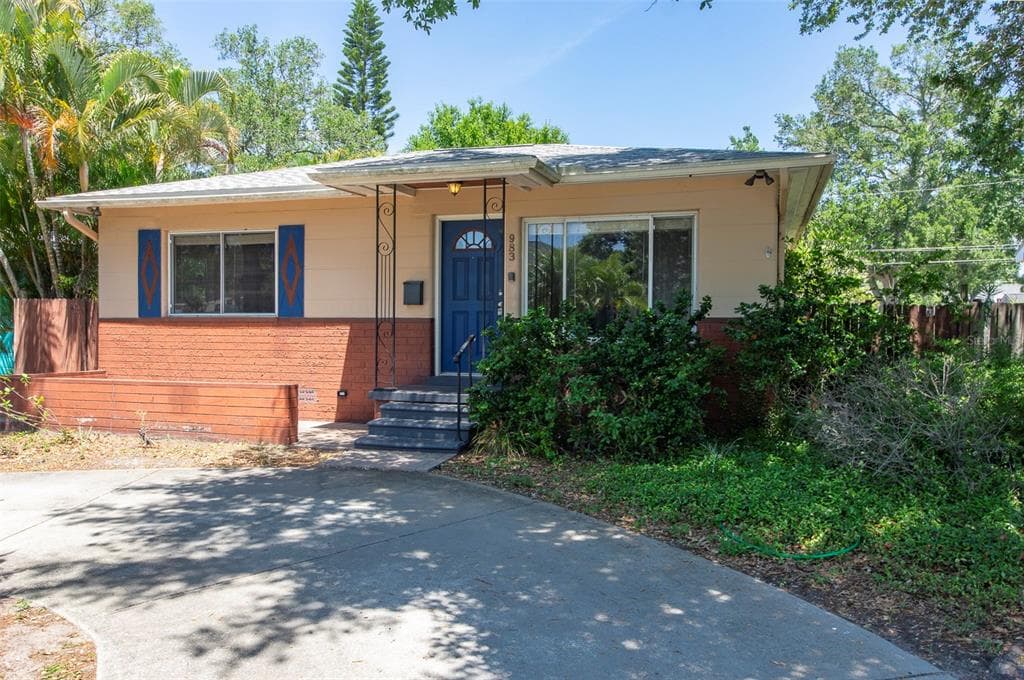 983 47TH AVENUE N ST PETERSBURG, FL 33703