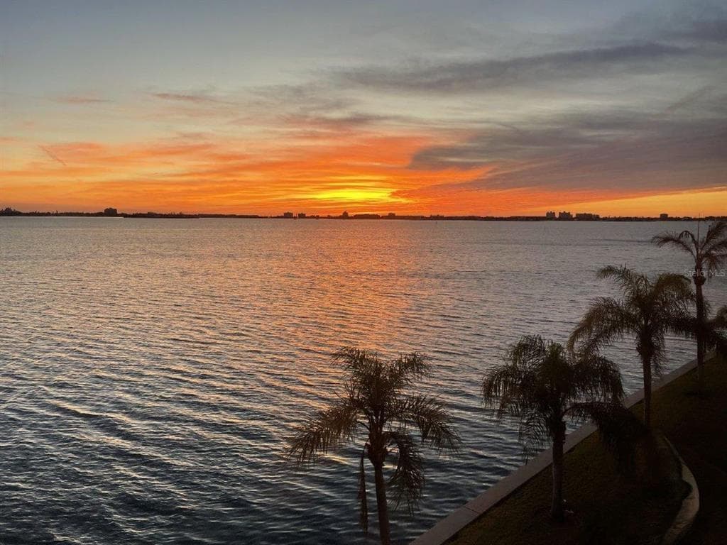 5900 SHORE BOULEVARD S UNIT 402