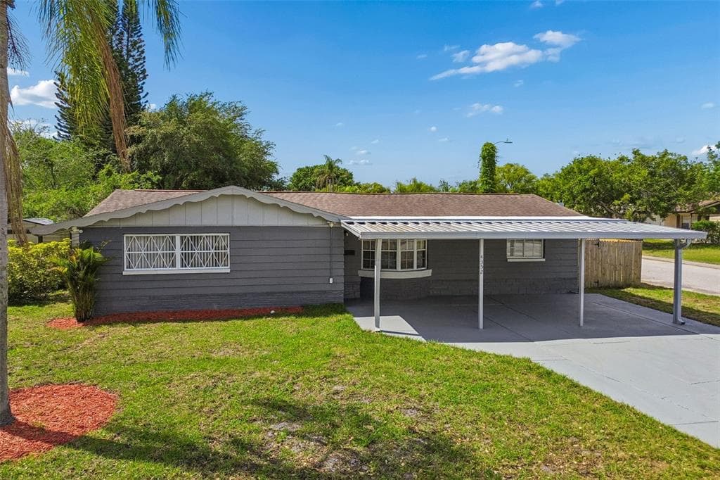 4352 GLISSADE DR