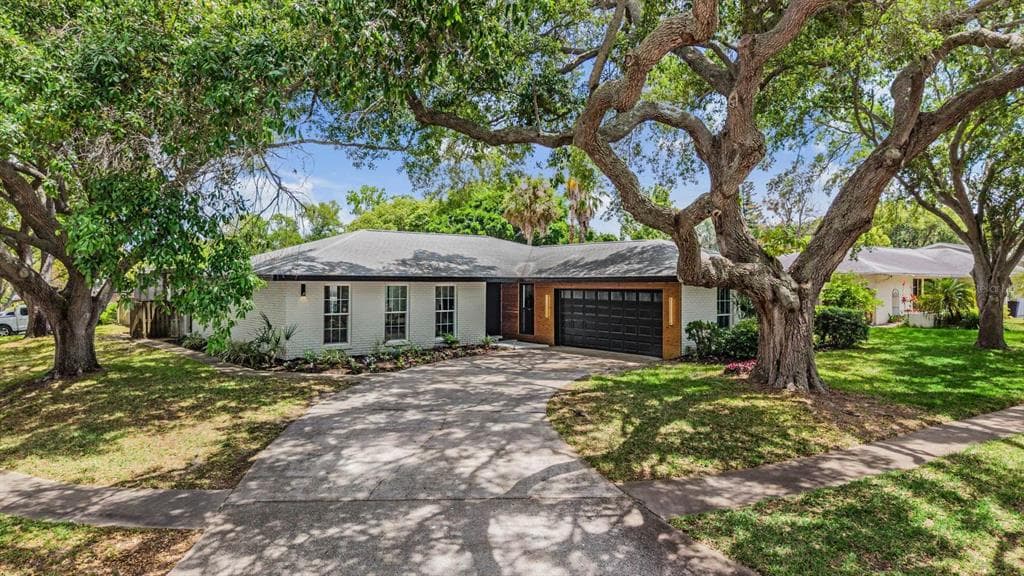 848 HILLSIDE DRIVE