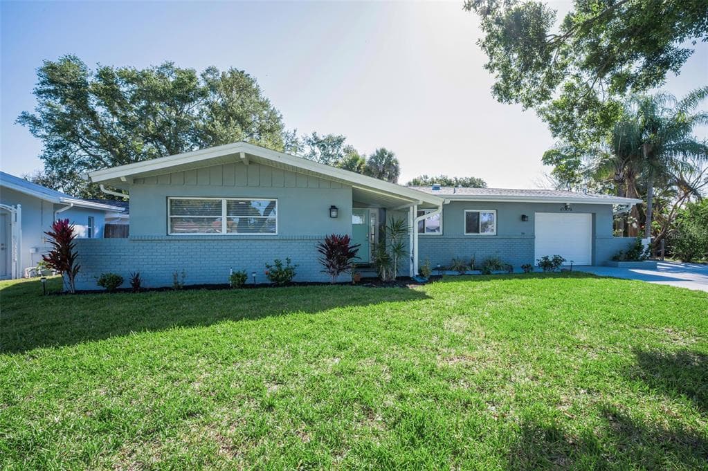 94 NICHOLAS DRIVE DUNEDIN, FL 34698