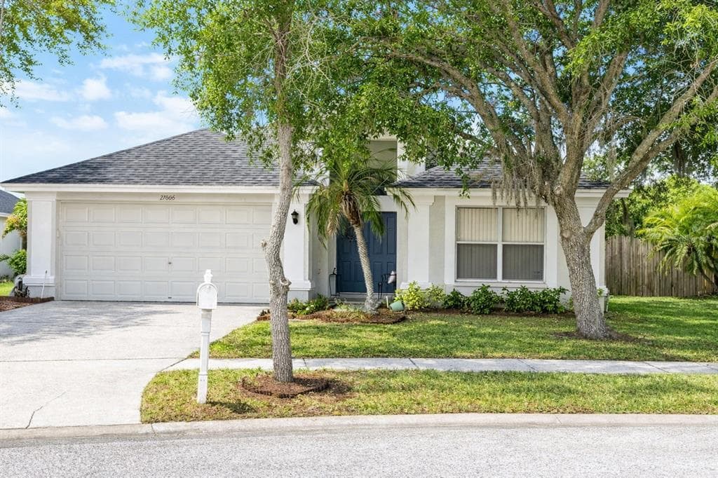 27606 SKY LAKE CIRCLE WESLEY CHAPEL, FL 33544