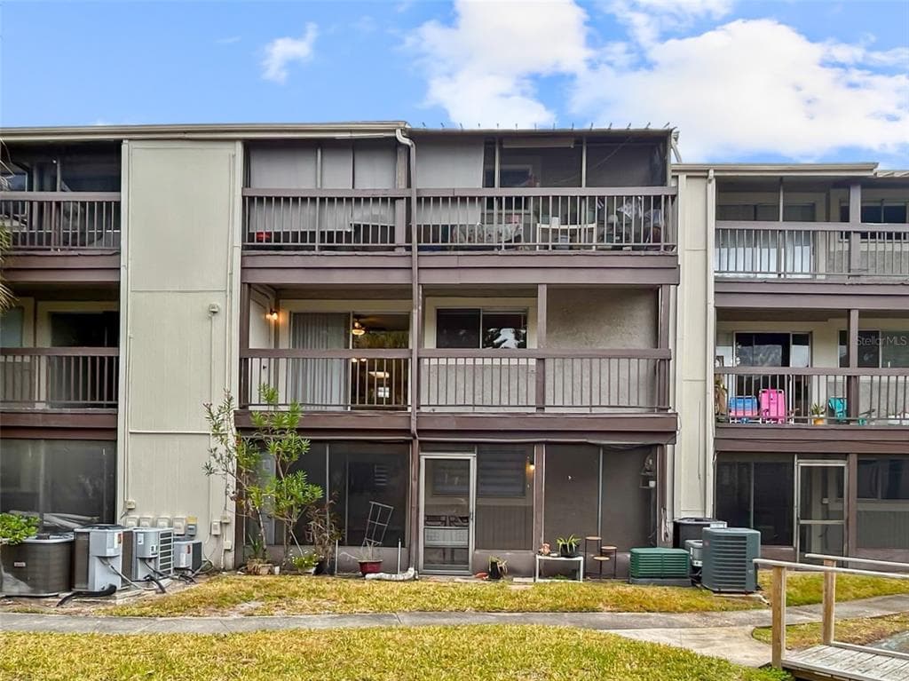 6336 NEWTOWN CIRCLE UNIT 36B2 TAMPA, FL 33615
