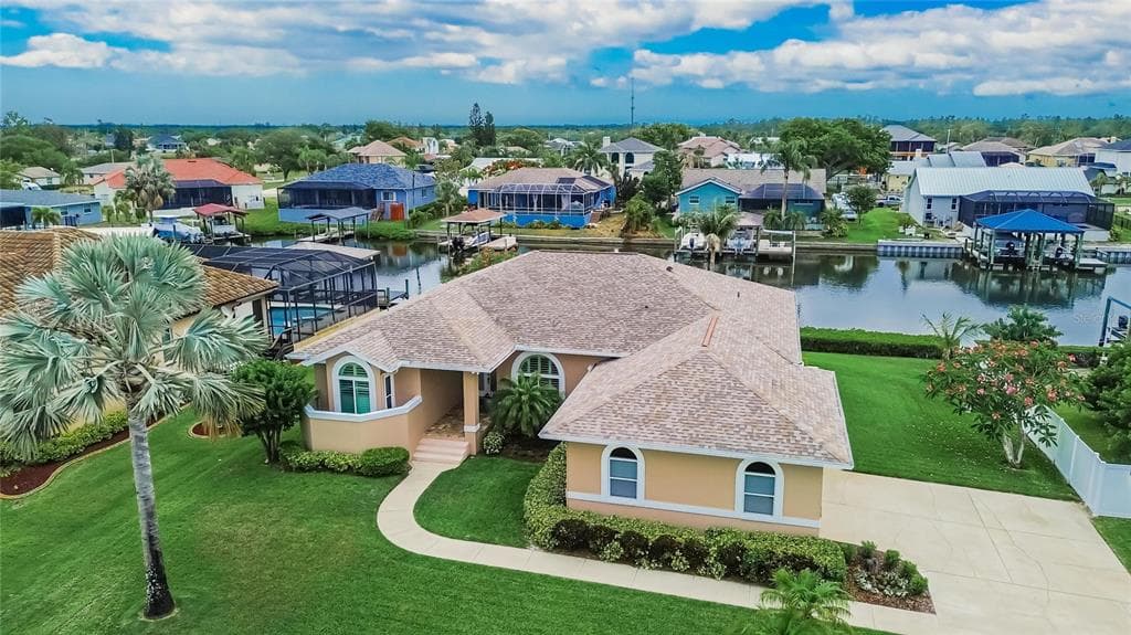 806 EAGLE LANE APOLLO BEACH, FL 33572